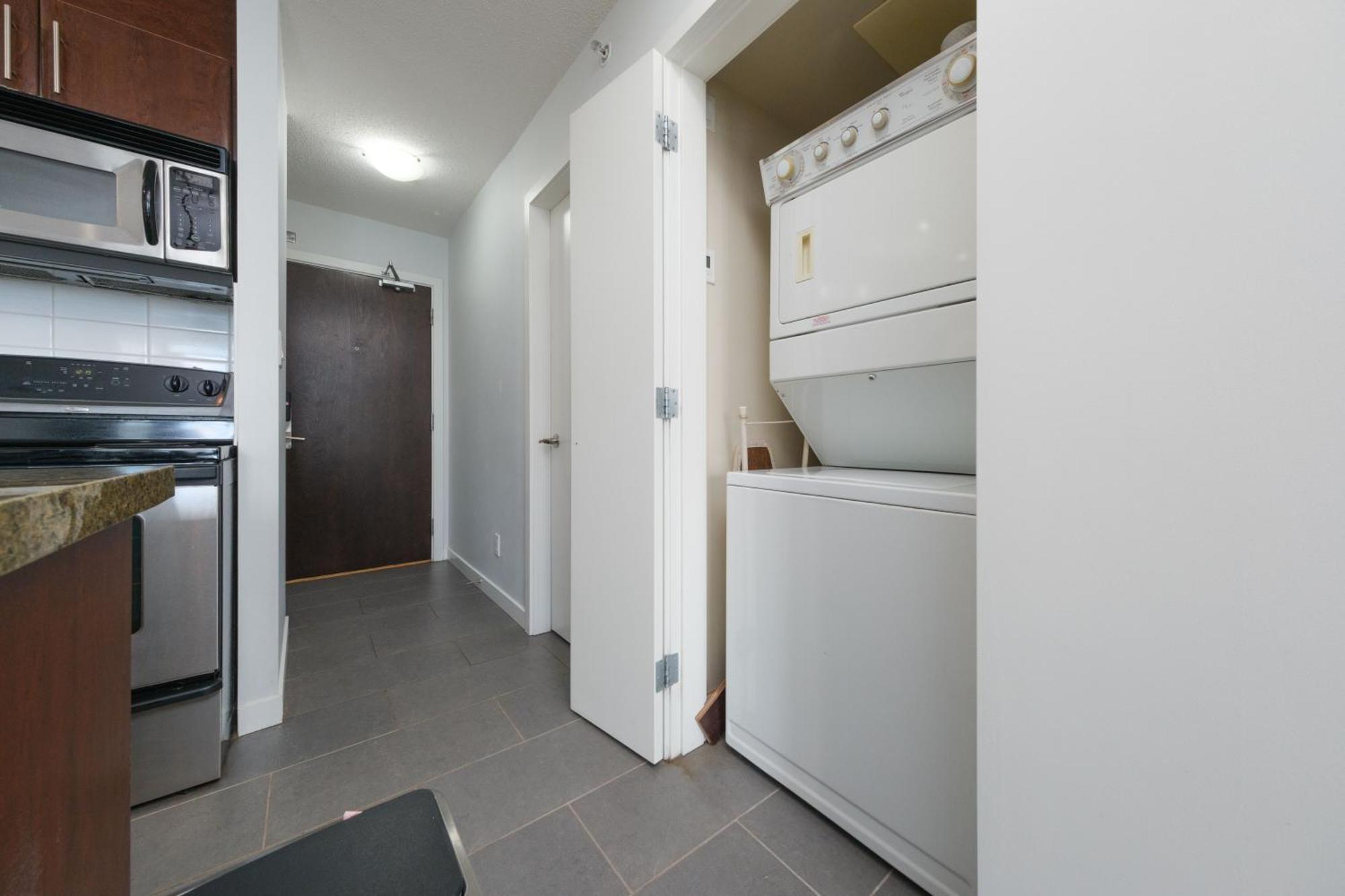 Central 1-Bedroom Apartment With Pool, Jacuzzi & Sauna バンクーバー エクステリア 写真