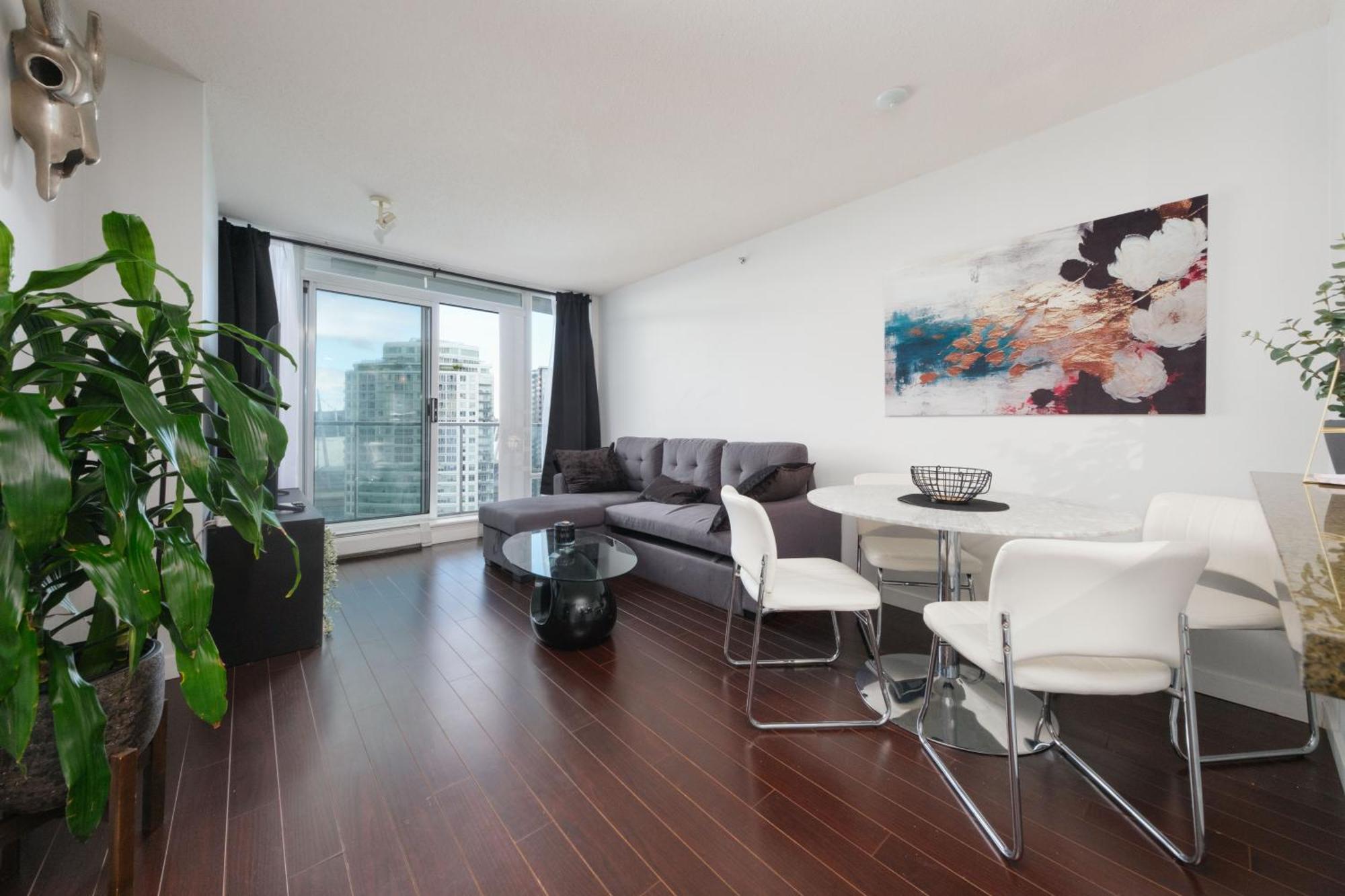Central 1-Bedroom Apartment With Pool, Jacuzzi & Sauna バンクーバー エクステリア 写真